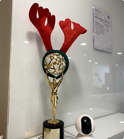 Gold award trophy with reindeer antlers in Netmore office, reflecting fun and appreciation in the company’s career culture.